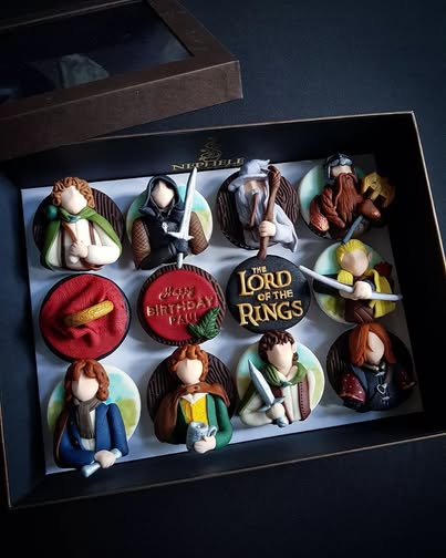 Nephele Cupcake Art — Lord of the Rings themed birthday cupcakes with character fondant toppers